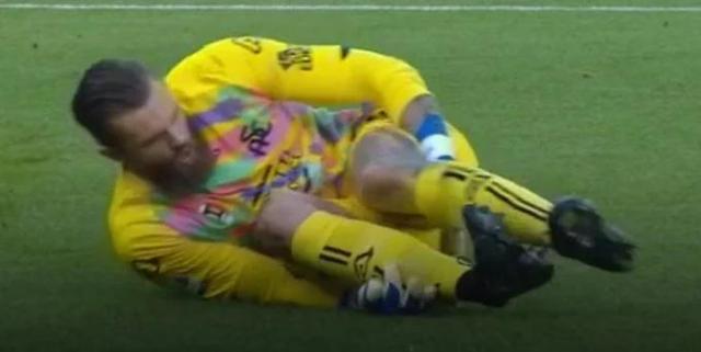 1668381756099090270.jpg 波兰门将(1).jpg