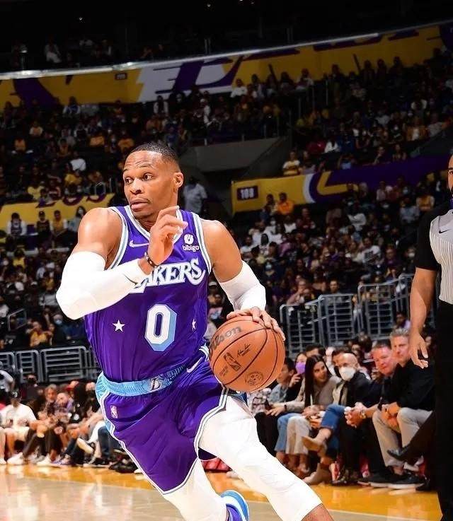 1658331329194074513.jpg Westbrook.jpg