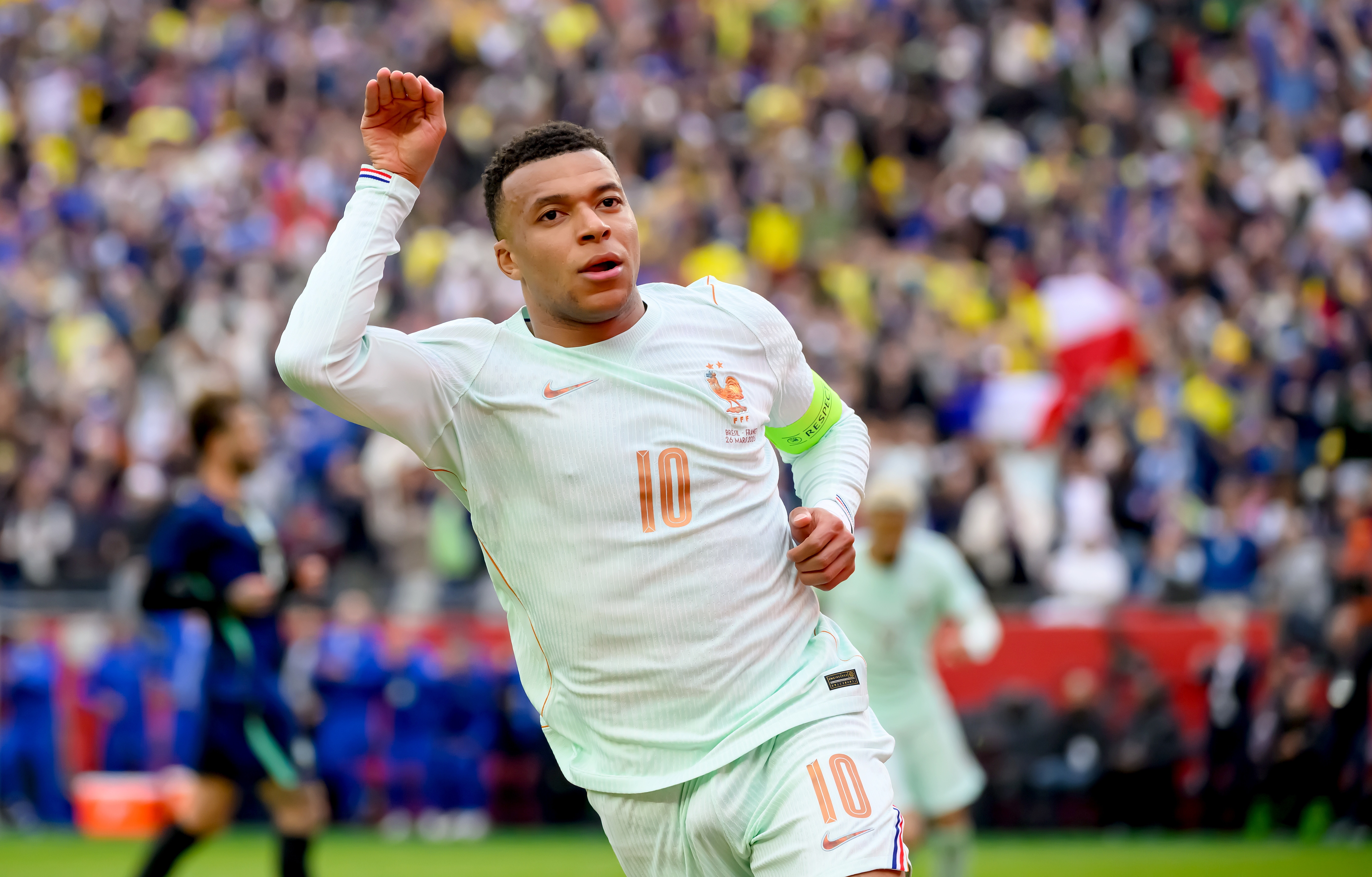 开云体育官网-目标双冠！姆巴佩：有人担心我坐等世界杯；C罗在皇马都曾遭批评