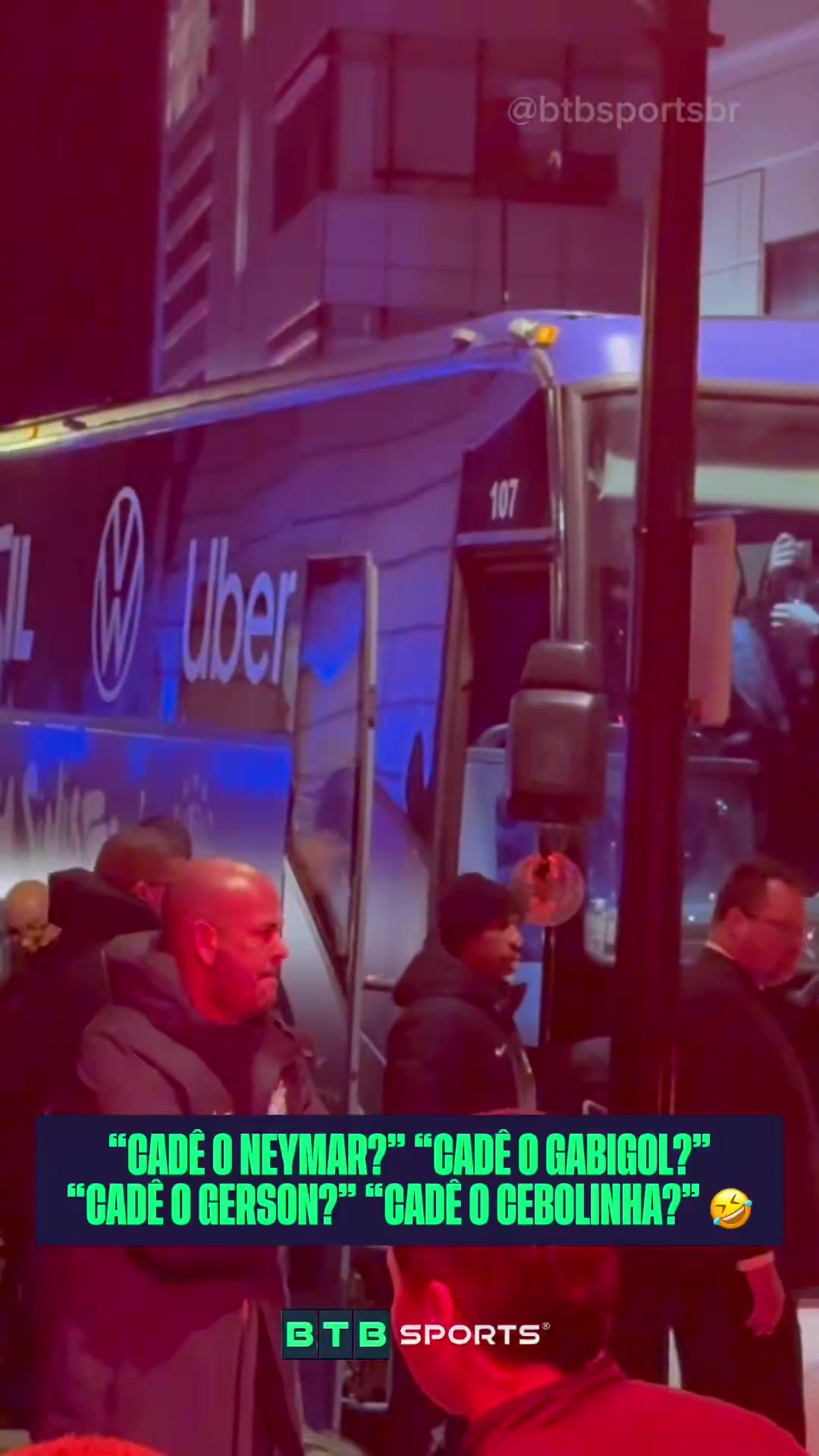 开云体育app-世界杯带不带？巴西队抵达波士顿，迎接的球迷高喊"内马尔在哪？"